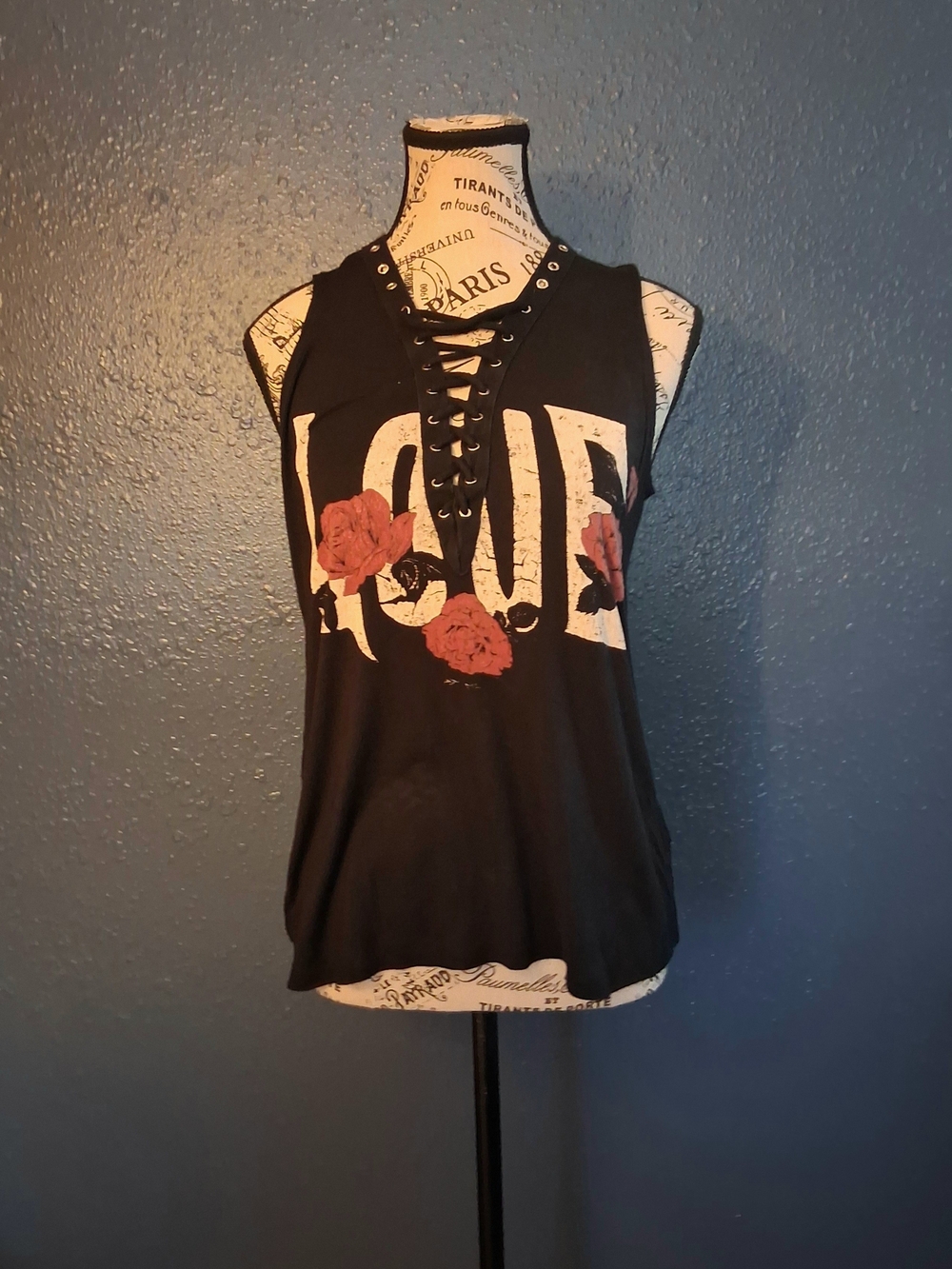Occasion Womens Black Distressed Lace-Up Graphic Tank Top with Red Rose Detail M
